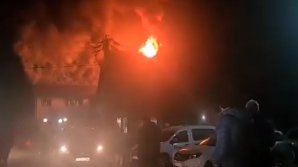 Incendiul care a cuprins un hotel din România, stins după o intervenţie care a durat şase ore (VIDEO)