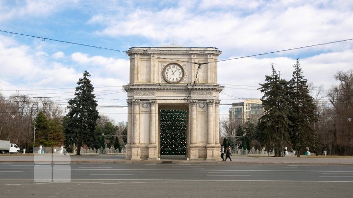 Ceasul de pe Arcul de Triumf va recăpăta "voce". Acesta urmează a fi reparat în curând (FOTO)