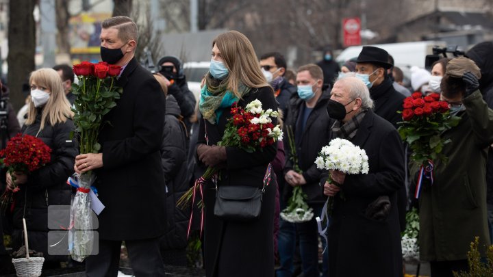 Zeci de oameni s-au adunat la Chișinău pentru a comemora victimele Holocaustului