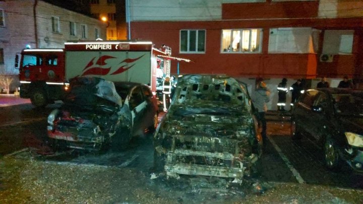 Noapte albă în Capitală. Mai multe automobile au fost cuprinse de flăcări (VIDEO/FOTO)