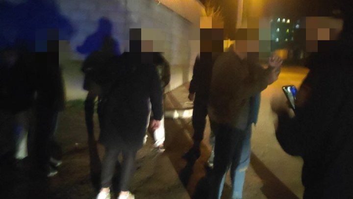 BĂTAIE la Durleşti. Mai mulţi indivizi s-au luat la pumni, unul dintre agresori având o sabie (FOTO)