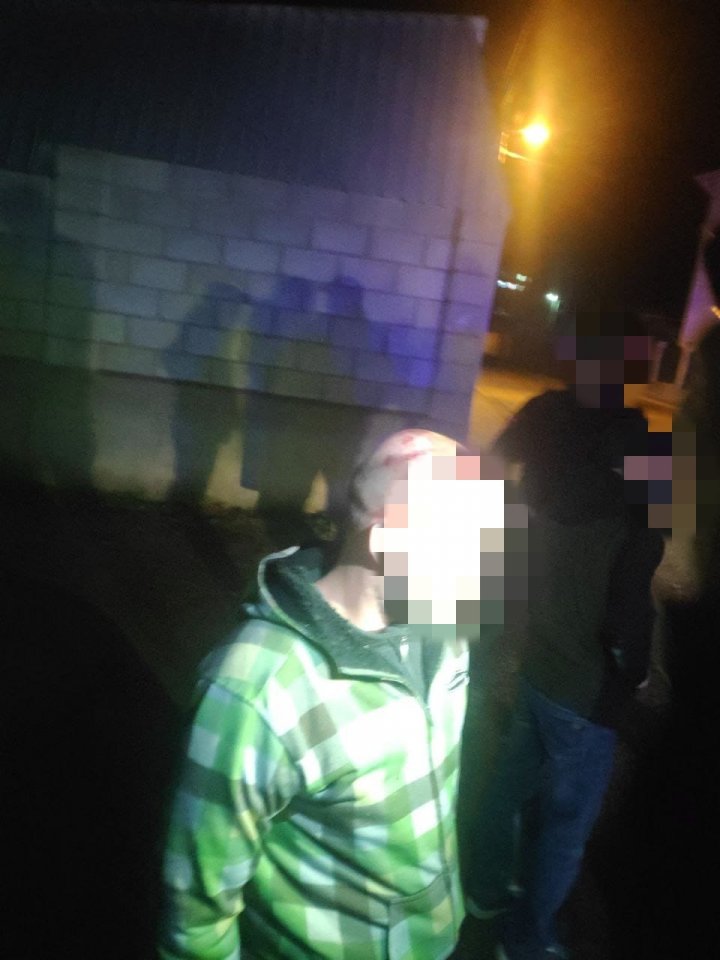 BĂTAIE la Durleşti. Mai mulţi indivizi s-au luat la pumni, unul dintre agresori având o sabie (FOTO)