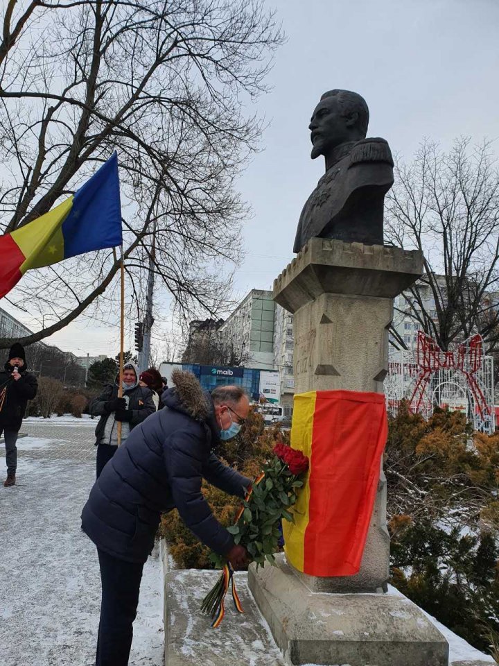 Unirea, sărbătorită la Chișinău. Daniel Ioniţă a depus flori la bustul lui Alexandru Ion Cuza din Capitală