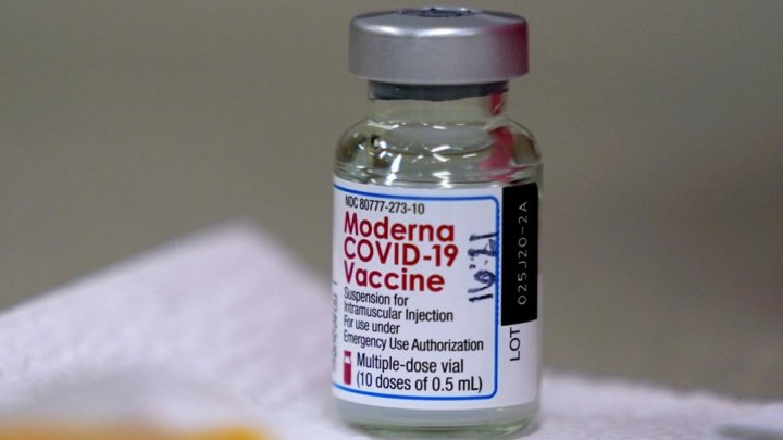 Datele despre vaccinul Moderna adaptat la Omicron vor fi disponibile în martie