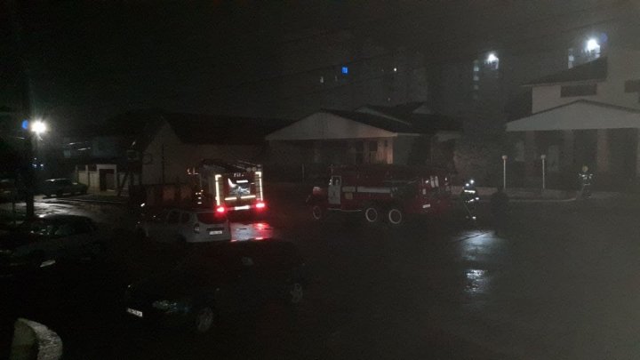 Incendiu la Ceadâr-Lunga. Un magazin a fost cuprins de flăcări (FOTO)