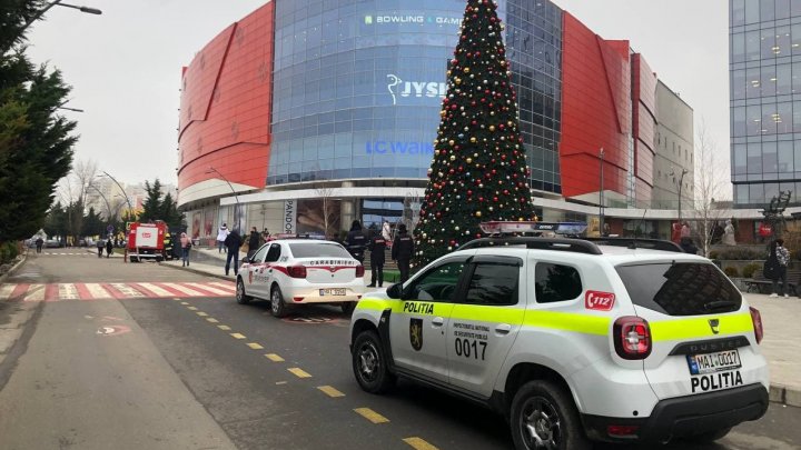 ALERTĂ cu bombă la un centru comercial din Capitală