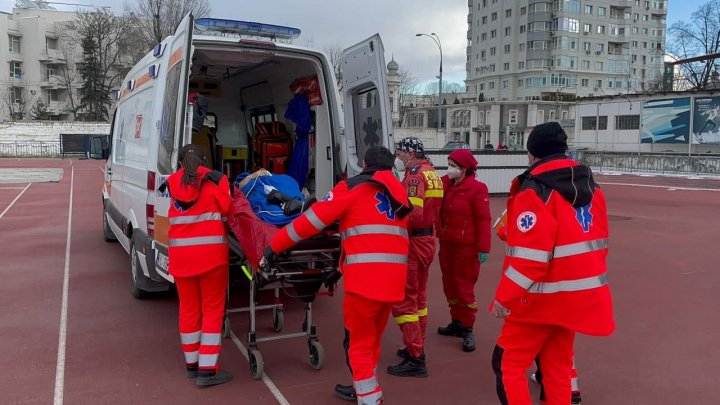 Intervenție aero-medicală SMURD. Un bărbat cu afecţiune cardiacă a fost transportat în siguranţă la Chişinău