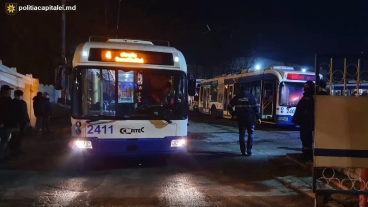 Polițiștii au verificat troleibuzele și autobuzele din Capitală. Ce au depistat oamenii legii