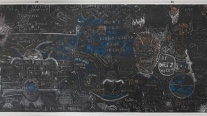 Celebra tablă cu ecuații și glume, ochelarii, scaunul cu rotile ale lui Stephen Hawking, expuse pentru prima dată publicului la Londra