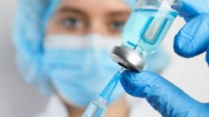 Un vaccin de la Moderna, care ţinteşte Omicron şi tulpina originală, aprobat în Marea Britanie