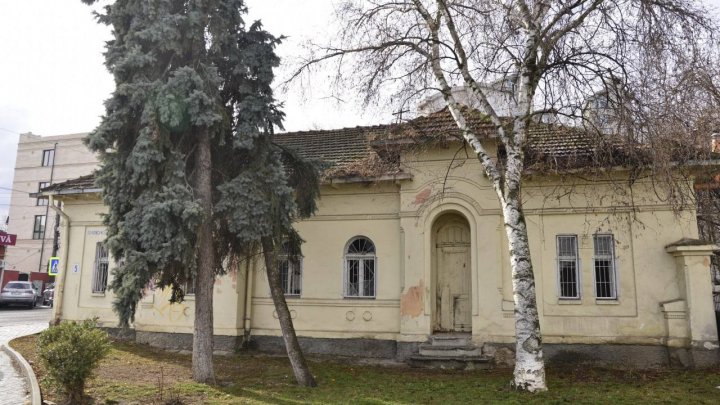 Edilul Capitalei împreună cu maestrul Eugen Doga au vizitat clădirea istorică care va deveni Centrul cultural în numele marelui compozitor