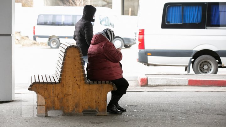 PROTESTUL transportatorilor. Oamenii au stat ore întregi până au găsit  o mașină de ocazie ca să plece acasă