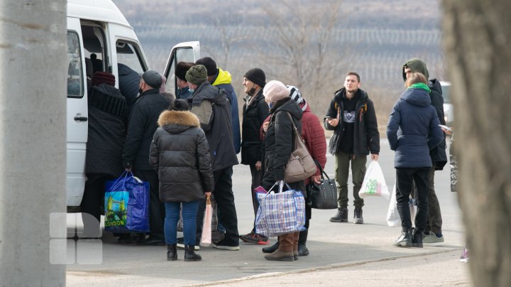 PROTESTUL transportatorilor. Oamenii au stat ore întregi până au găsit  o mașină de ocazie ca să plece acasă