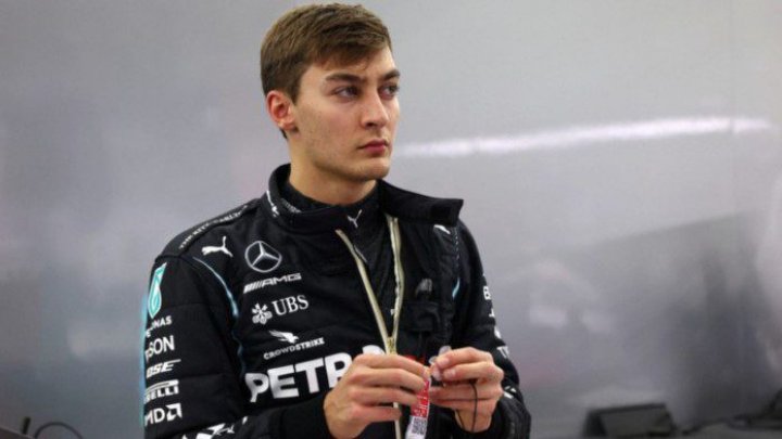 George Russell se acomodează la Mercedes înaintea startului noului sezon de Formula 1. Pilotul britanic și-a pregătit și o cască nouă