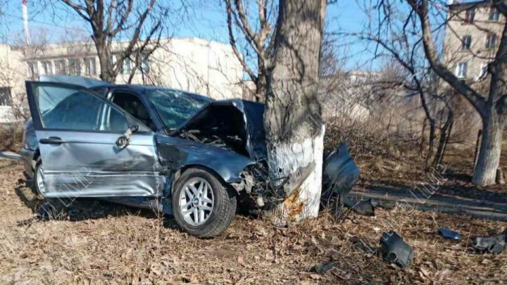 Accident groaznic la Grigoriopol. Un pasager a ajuns în stare gravă la spital (FOTO)