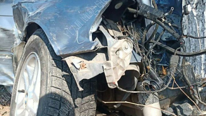 Accident groaznic la Grigoriopol. Un pasager a ajuns în stare gravă la spital (FOTO)