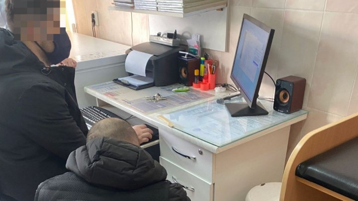 Peste 100 de certificate de vaccinare au fost eliberate ilegal de un spital din Capitală (FOTO)