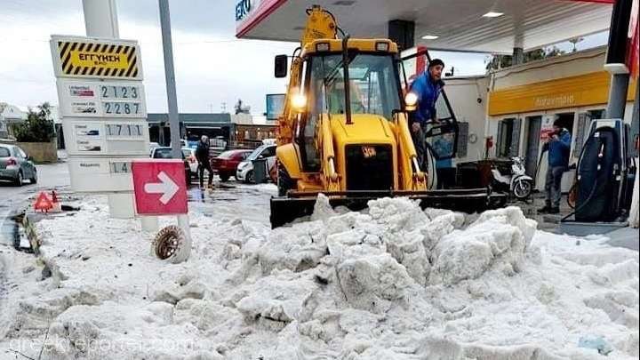 Vreme rea în Grecia. Insula Santorini, lovită de o furtună cu grindină