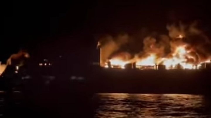 Un feribot cu 288 de persoane la bord a luat foc în Marea Mediterana