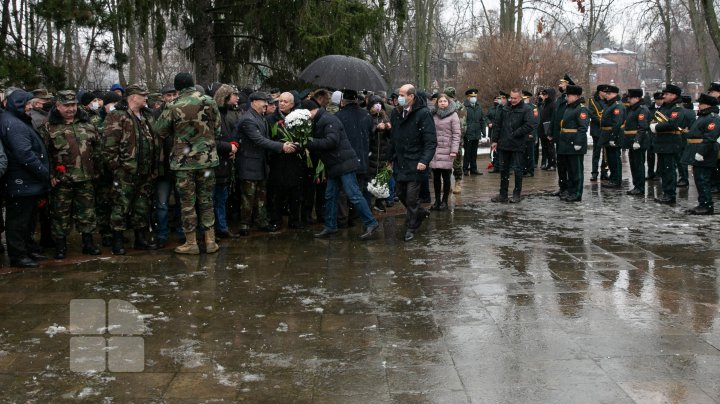 Victimele conflictului armat de pe Nistru au fost comemorate prin depuneri de flori la monumentul "Maica Îndurerată" (FOTOREPORT)