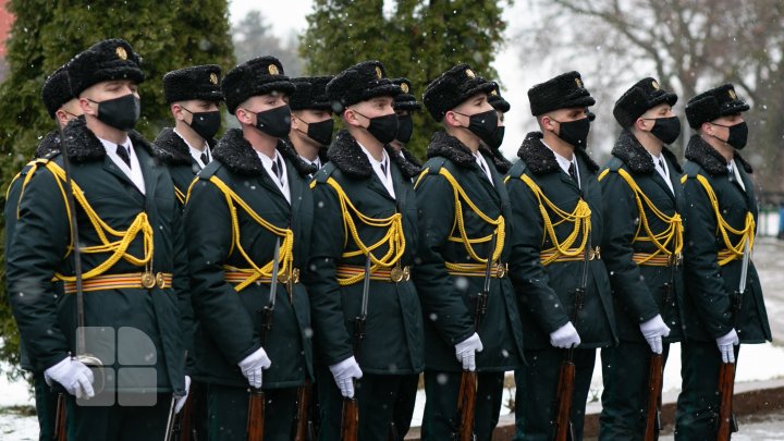 Victimele conflictului armat de pe Nistru au fost comemorate prin depuneri de flori la monumentul "Maica Îndurerată" (FOTOREPORT)