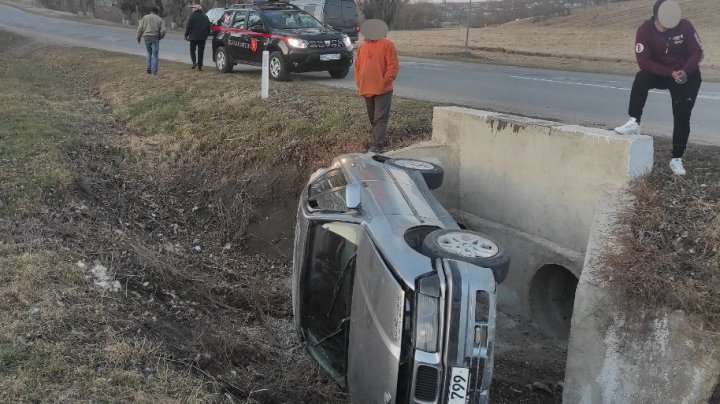 Accident în apropierea satului Grinăuți-Raia. Șoferul a pierdut controlul volanului și a derapat