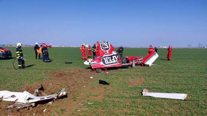 Un avion de acrobație s-a prăbușit la Prahova, România. Pilotul a decedat