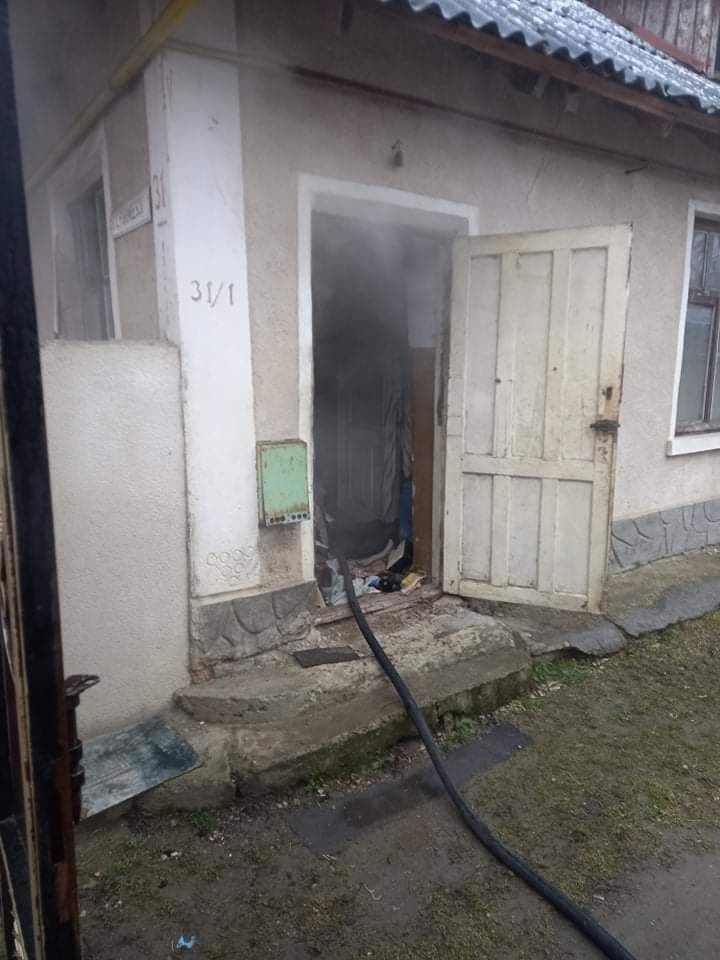 INCENDIU puternic într-o gospodărie din Orhei. O femeie, transportată la spital (FOTO)