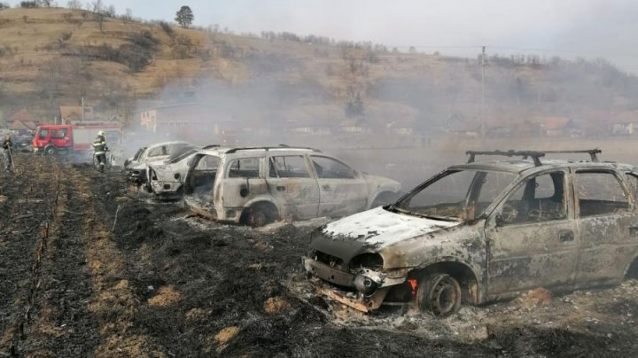 România: 25 de mașini au fost distruse într-un incendiu. Cum s-a întâmplat