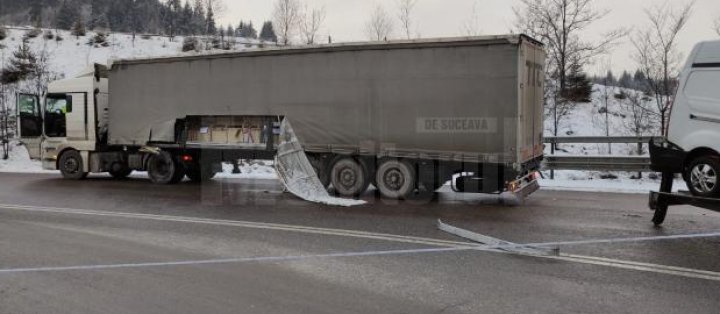 Un microbuz cu 5 moldoveni, implicat într-un accident în România. Sunt victime (FOTO)