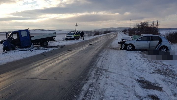 Accident cumplit în apropiere de Sîngerei. Două persoane și-au pierdut viața (FOTO)