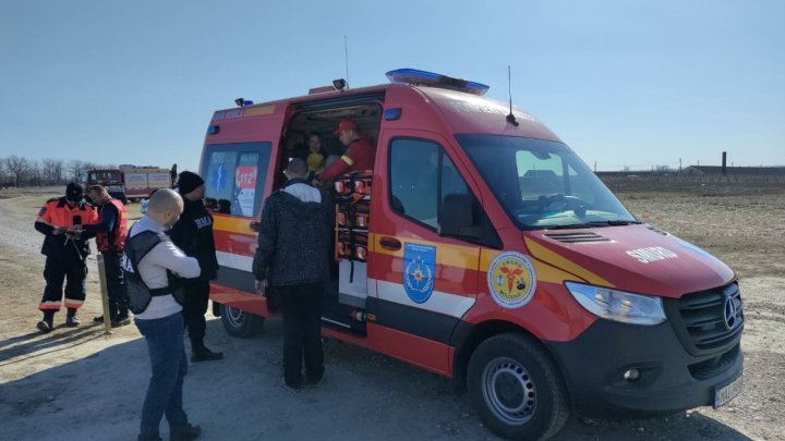 Intervenție SMURD: O mamă refugiată din Ucraina cu doi nou-născuți prematur, transportați în România (FOTO)