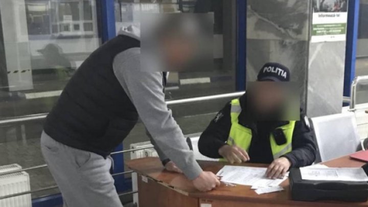 Un şofer beat şi buclucaş a jignit și a îmbrâncit o polițistă de frontieră la Vama Leușeni. Bărbatul, reținut