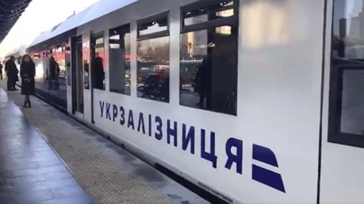 Fragmente dintr-o rachetă au căzut peste un tren care se îndrepta să preia refugiaţii din Estul Ucrainei 