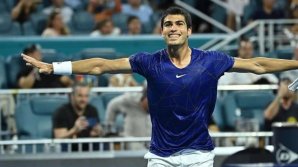 Tenismanul Carlos Alcaraz a devenit cel mai tânăr campion al turneului Masters de la Miami