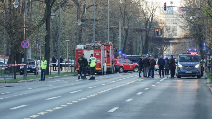 O mașină s-a izbit în gardul Ambasadei Rusiei din București și a luat foc. Șoferul a murit