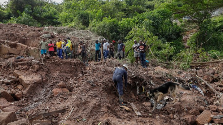 Peste 400 de oameni au murit în urma celor mai grave inundaţii produse vreodată în Africa de Sud