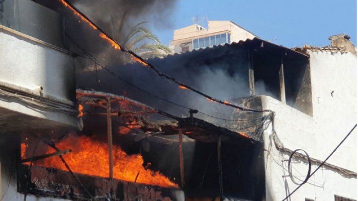 Incendiu la un hotel din Spania. Câțiva turiști ar fi aruncat mucuri de țigară de pe balcon