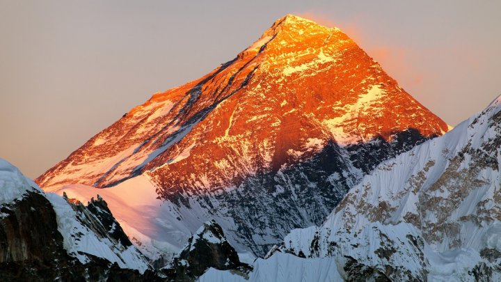 Muntele Everest continuă să crească. La ce înălțime a ajuns