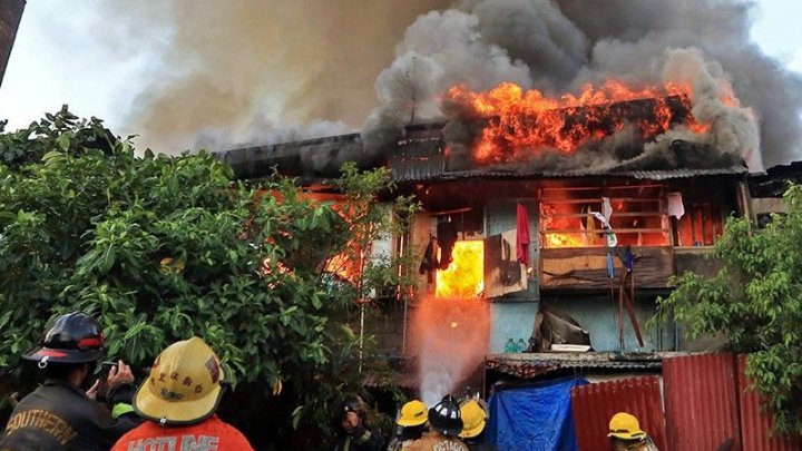 Opt persoane au murit într-un incendiu devastator produs în Filipine