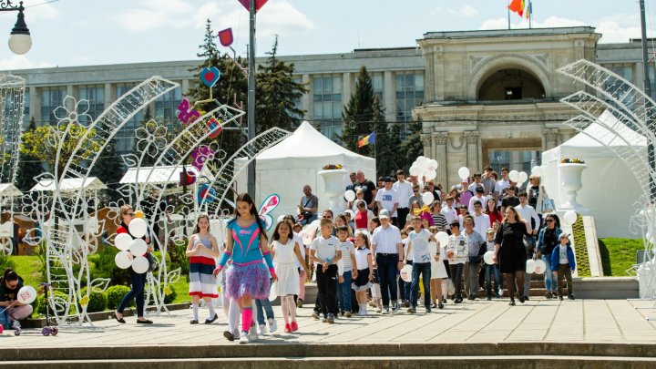 Peste 150 de copii au lansat spre cer porumbei, în semn de pace, în cadrul unui eveniment organizat de fracțiunea Partidului „ȘOR” (FOTO)