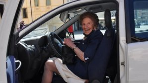 Are 100 de ani şi i-au reînnoit permisul auto până în 2024. Povestea impresionantă a unei italience