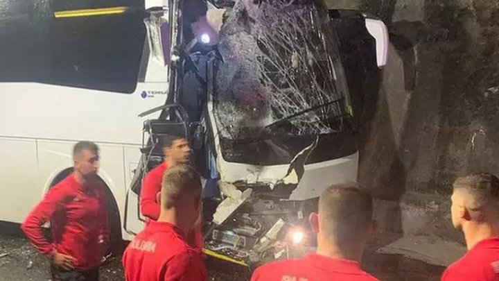 Accident grav la Tbilisi. Autocarele în care se afla naţionala de fotbal a Bulgariei s-au ciocnit