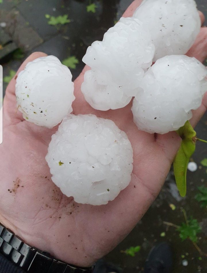 Natura s-a dezlănțuit. La Soroca a PLOUAT cu GRINDINĂ (VIDEO/FOTO)