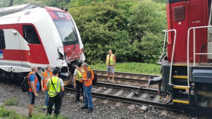 Accident feroviar grav în Slovacia: Peste 50 de persoane au fost rănite