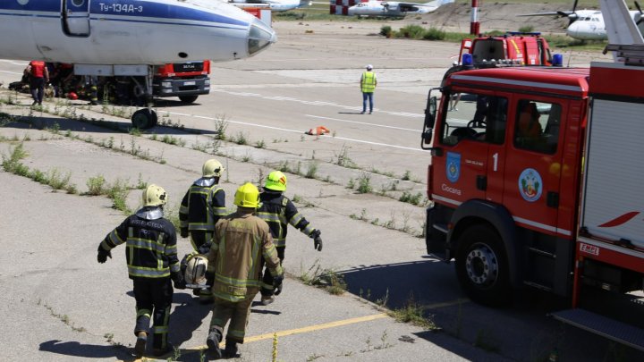 Angajații IGSU vor fi mai bine pregătiți în caz de accidente aeronautice (FOTO)