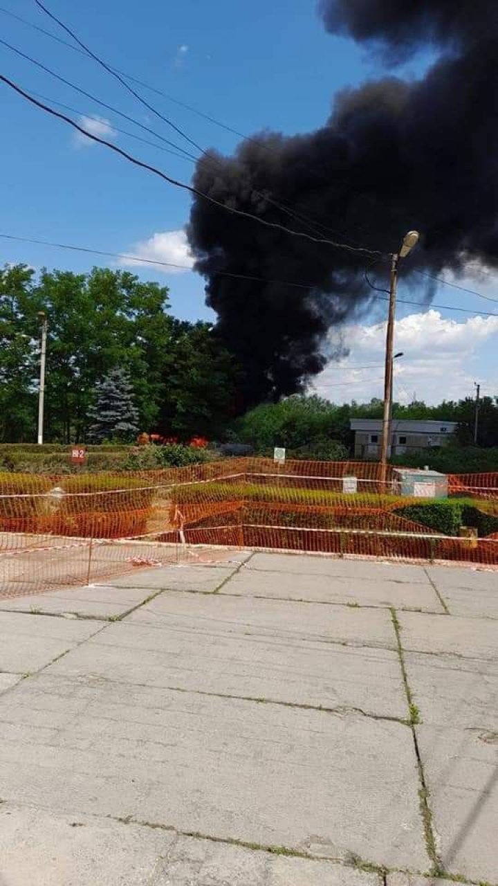 Nori negri de fum! Un INCENDIU puternic a izbucnit în punctul de trecere a frontierei Sculeni 