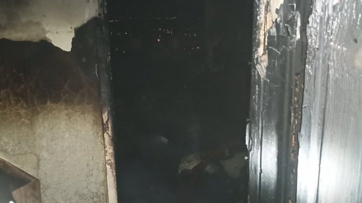 Incendiu puternic într-un apartament din Capitală. Proprietarul a reușit să iasă la timp din locuință