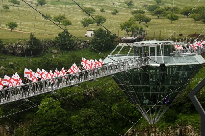 Cum arată spectaculosul pod-diamant inaugurat în Georgia (FOTO)