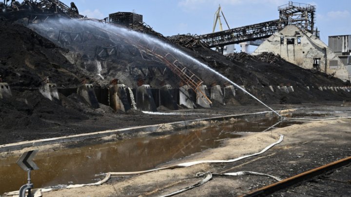 Două mari terminale pentru stocarea cerealelor, lovite de bombardamente în portul Nikolaev